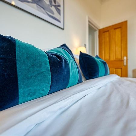 2 Bed Stunning Chic Modern Spacious Apt, Ocean Village, Southampton - Plenty Of Parking - By Blue Puffin Stays Exteriér fotografie