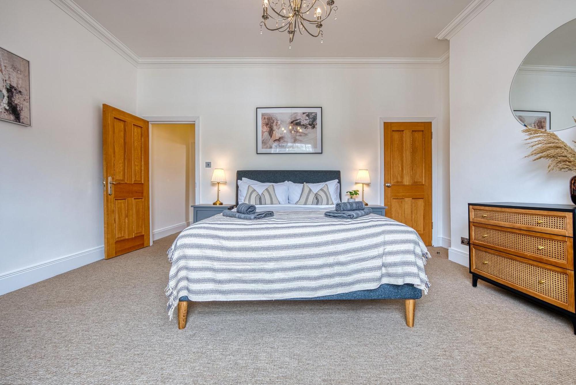 2 Bed Stunning Chic Modern Spacious Apt, Ocean Village, Southampton - Plenty Of Parking - By Blue Puffin Stays Exteriér fotografie