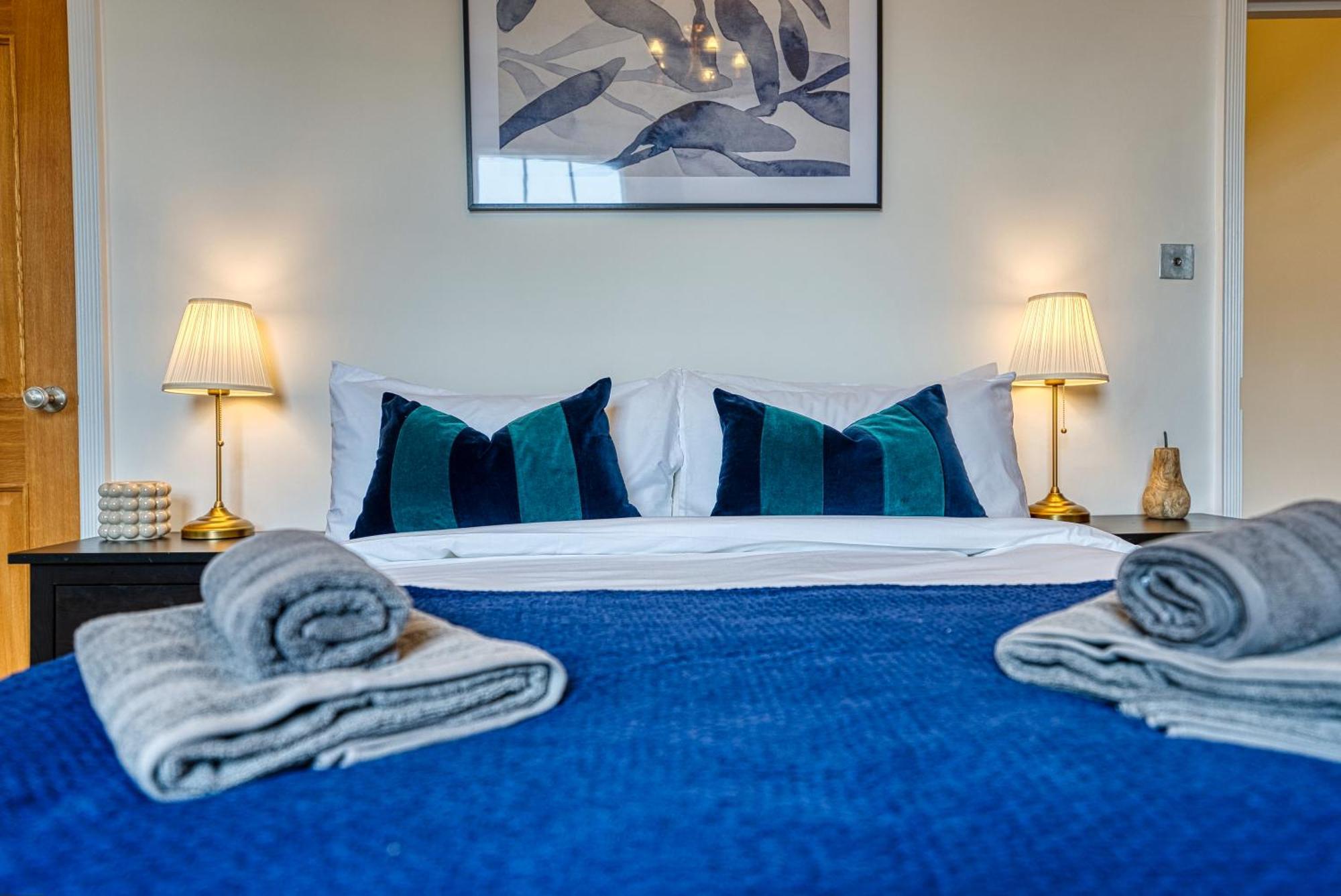 2 Bed Stunning Chic Modern Spacious Apt, Ocean Village, Southampton - Plenty Of Parking - By Blue Puffin Stays Exteriér fotografie
