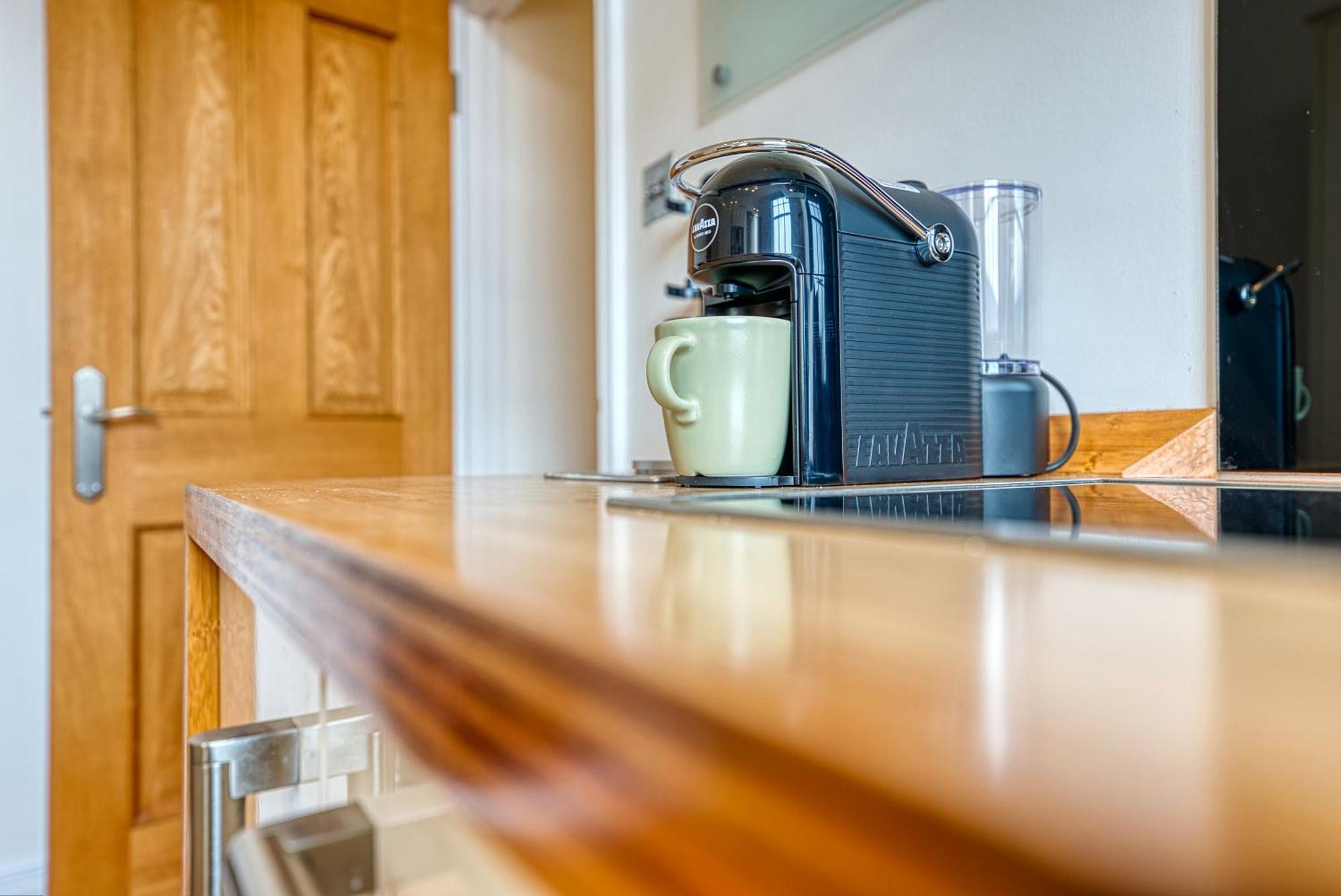 2 Bed Stunning Chic Modern Spacious Apt, Ocean Village, Southampton - Plenty Of Parking - By Blue Puffin Stays Exteriér fotografie