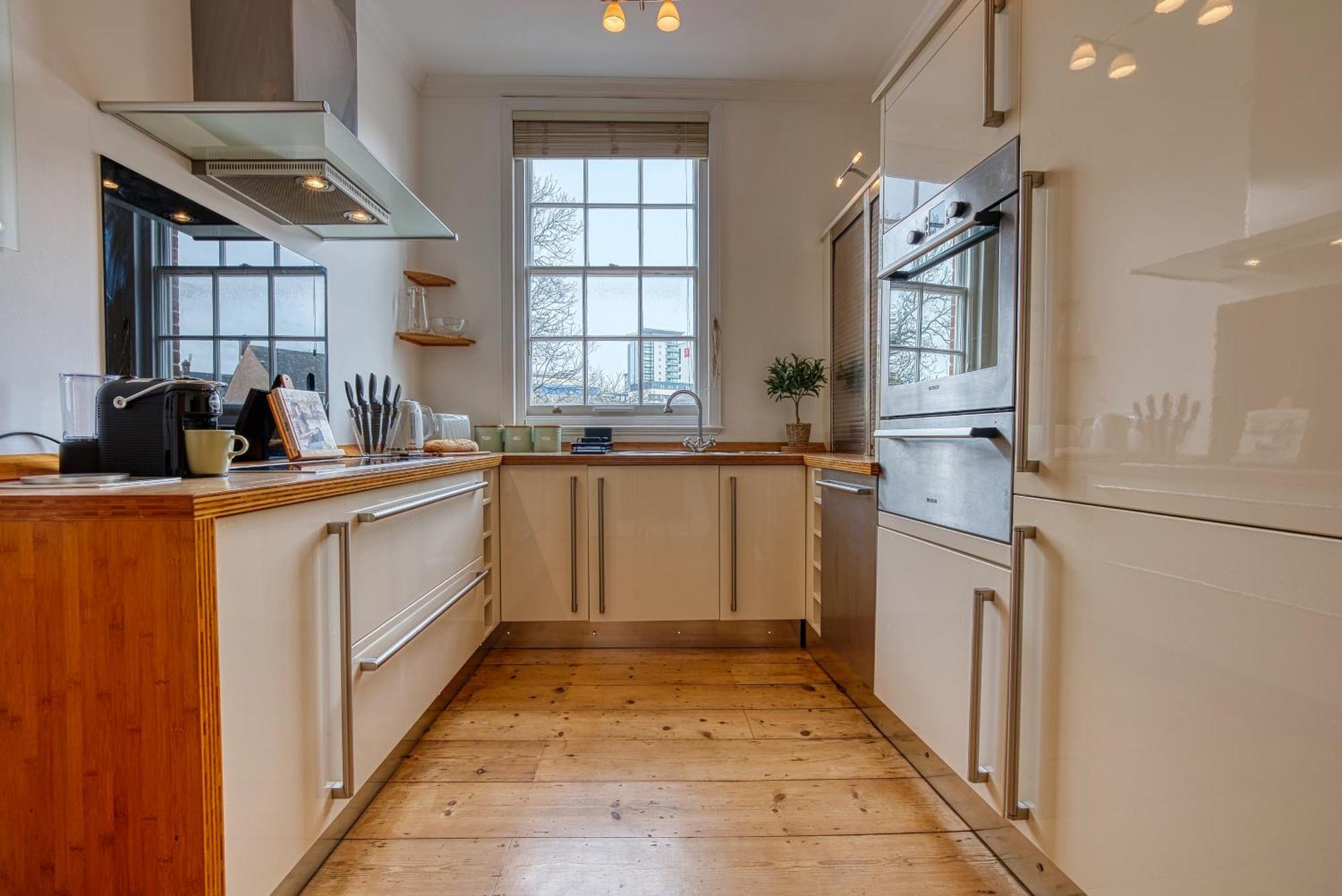 2 Bed Stunning Chic Modern Spacious Apt, Ocean Village, Southampton - Plenty Of Parking - By Blue Puffin Stays Exteriér fotografie