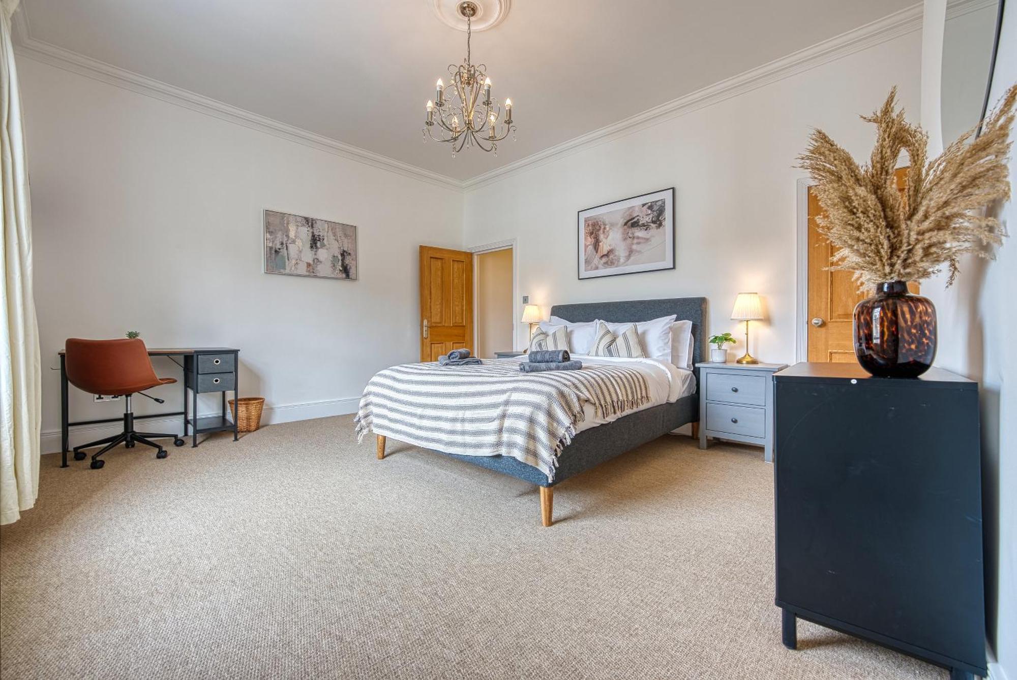 2 Bed Stunning Chic Modern Spacious Apt, Ocean Village, Southampton - Plenty Of Parking - By Blue Puffin Stays Exteriér fotografie