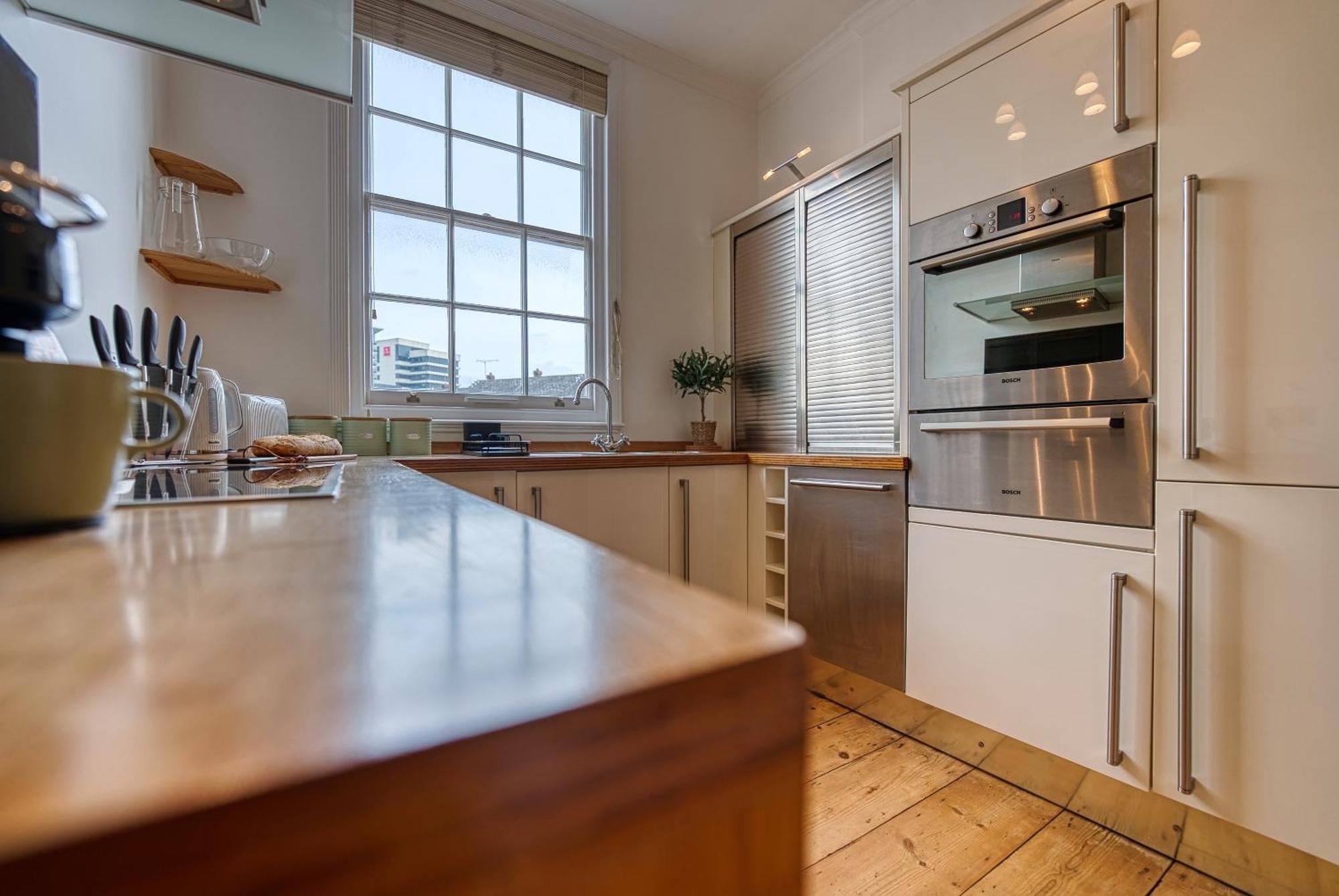 2 Bed Stunning Chic Modern Spacious Apt, Ocean Village, Southampton - Plenty Of Parking - By Blue Puffin Stays Exteriér fotografie